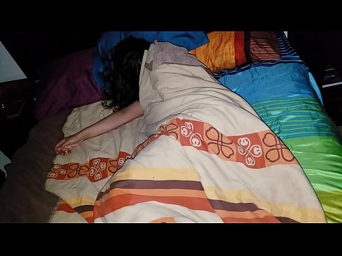 ❤️ Stepson akimtusi mama yake mdogo wa kambo wakati amelala. Ponografia tu ❌️